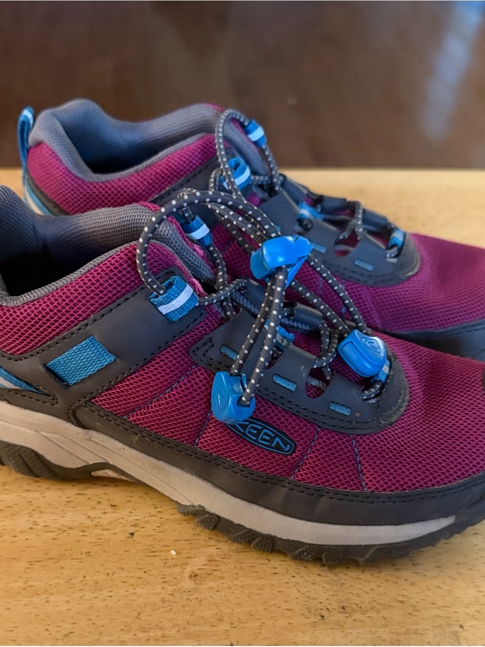 Keen Kids Magenta and Blue Trail Sneaker girls size 1